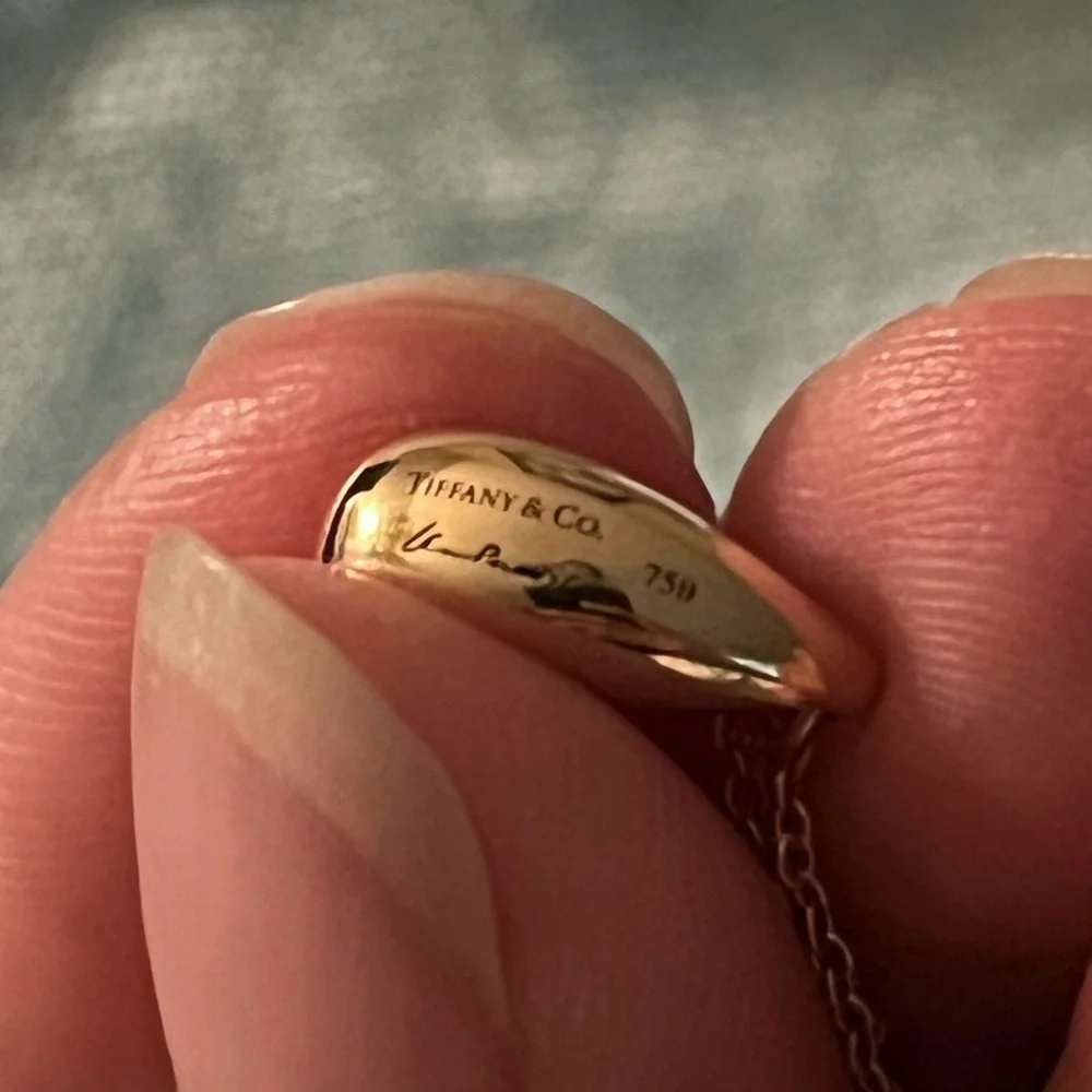 Tiffany & Co. Elsa Peretti® Teardrop Pendant Necklace in 18k Yellow Gold - Picture 6 of 9